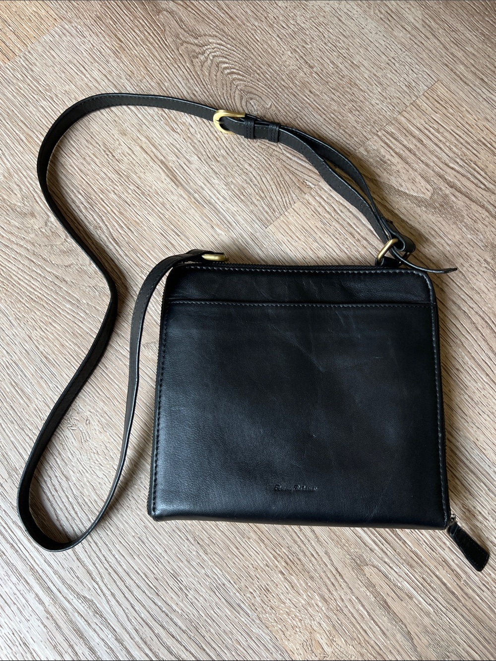 Tommy Bahama Crossbody black leather bag Midsize Square Purse Wallet Pockets